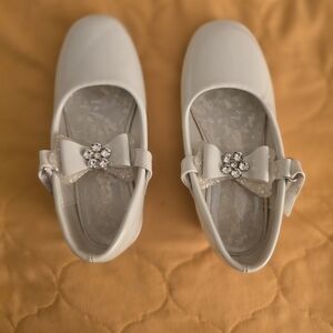 Elegant White Kids Shoes with Bow Accent